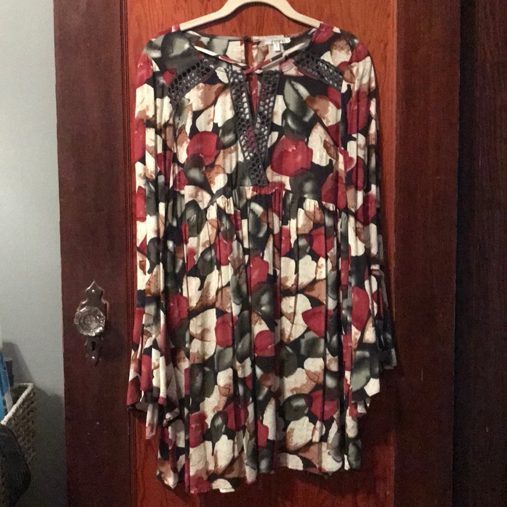 Leaf print bell sleeved dress